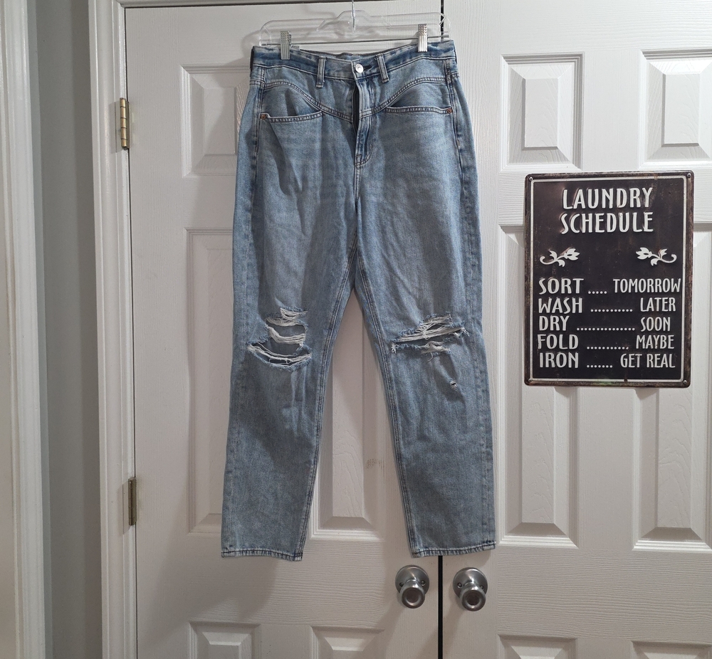 American Eagle Outfitters Light Wash Straight Leg Ripped Jeans